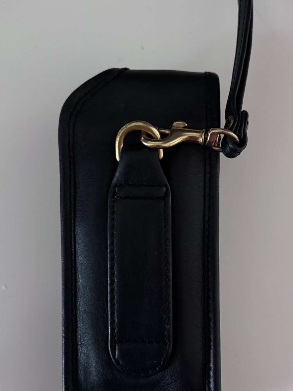 Coach Vintage Black Leather Cellphone/Small Accessories Wristlet - Picture 4 of 10